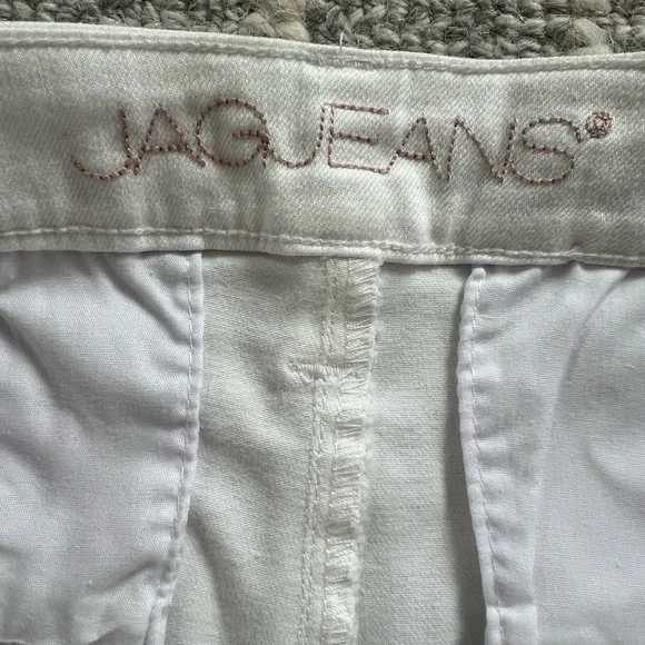 Jag Jeans White Scallop-Hem Denim Shorts - Picture 4 of 4